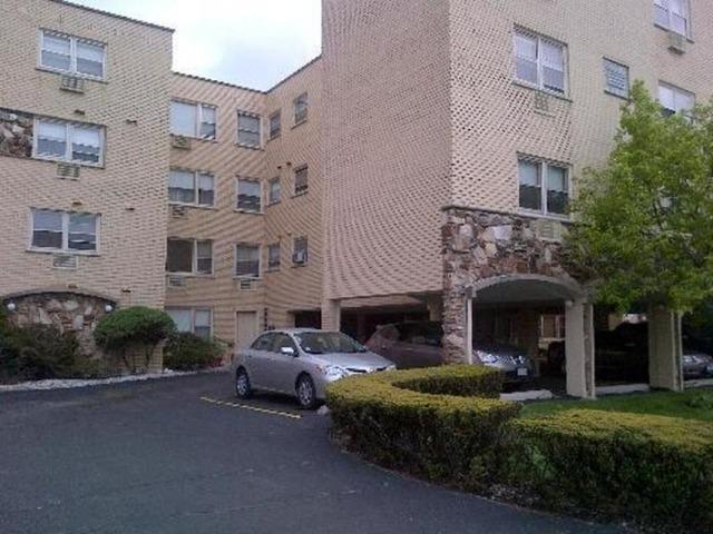 5220 Oakton St. #303, Skokie, IL 60077