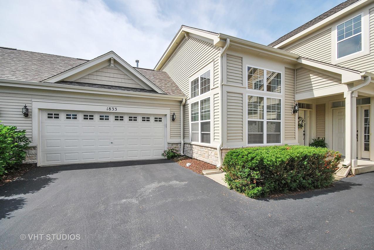 1833 Foxridge Ct., Aurora, IL 60502