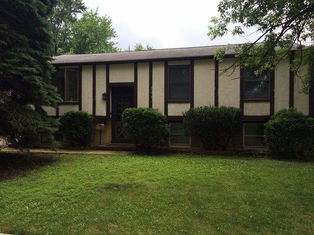 212 Kosan Cir., Streamwood, IL 60107