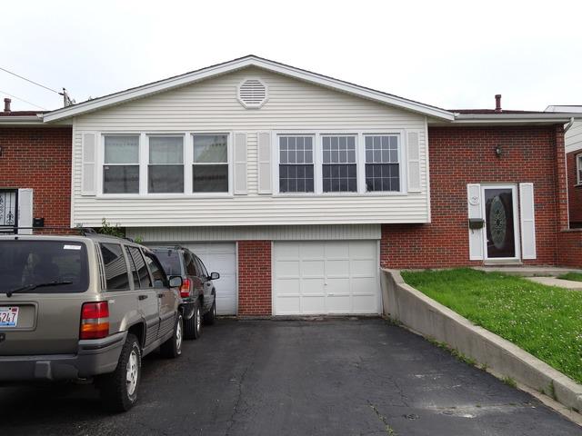 1076 Countryside Dr., Hanover Park, IL 60133