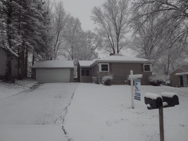 9 Grant Ave., Lake In The Hills, IL 60156