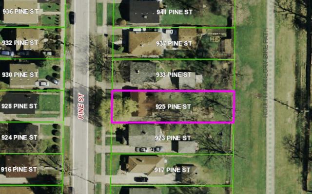 925 Pine St., Waukegan, IL 60085