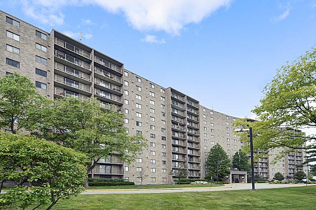 6340 Americana Dr. #807, Willowbrook, IL 60527