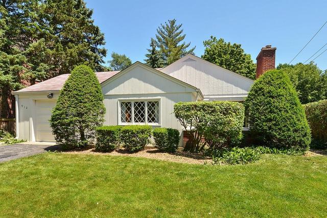 912 Amherst Ln., Wilmette, IL 60091