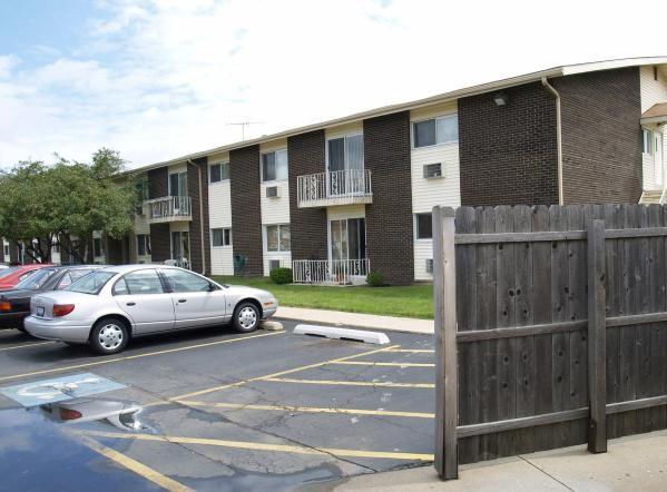 8808 N Leslie Ln. #2A, Des Plaines, IL 60016