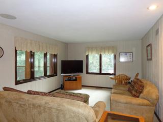 202 Pond Ridge Rd., Libertyville, IL 60048