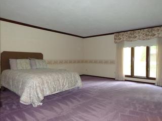 202 Pond Ridge Rd., Libertyville, IL 60048