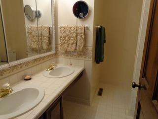 202 Pond Ridge Rd., Libertyville, IL 60048