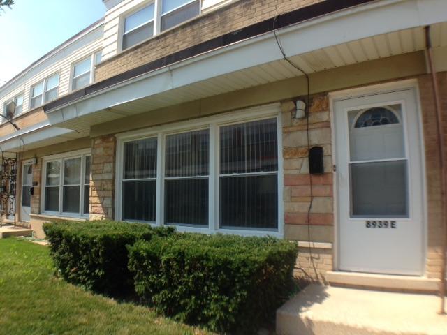 8939 N Washington St. #E, Niles, IL 60714