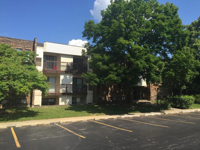 2149 Country Club Dr. #13, Woodridge, IL 60517