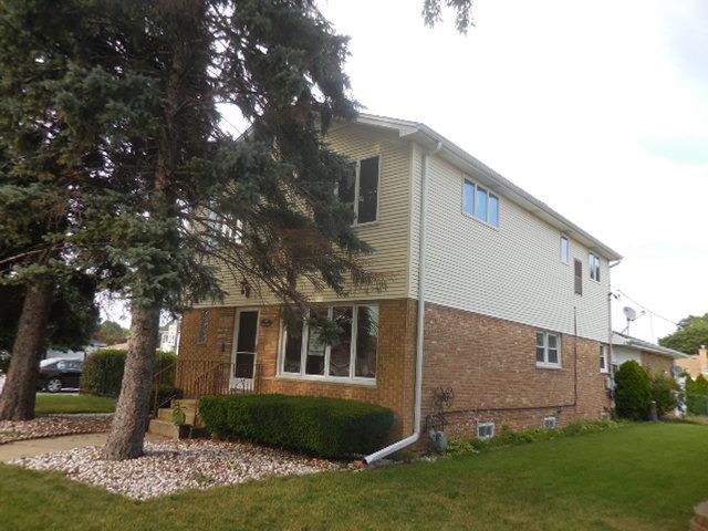 8759 N Elmore St., Niles, IL 60714
