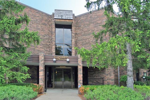 925 Spring Hill Dr. #103, Northbrook, IL 60062