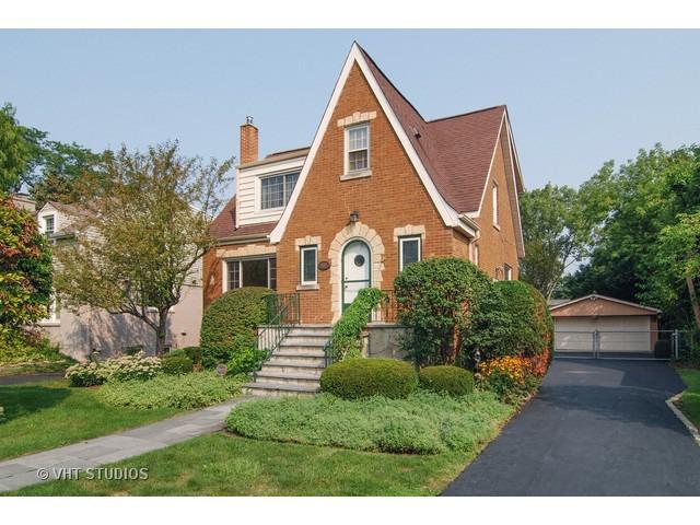 482 Uvedale Rd., Riverside, IL 60546