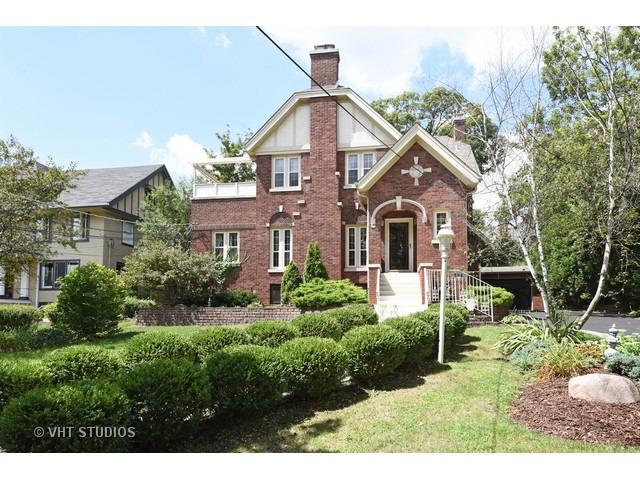 584 N Park Blvd., Glen Ellyn, IL 60137