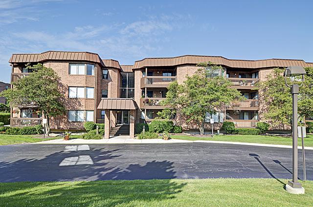 6425 Clarendon Hills Rd. #317, Willowbrook, IL 60527