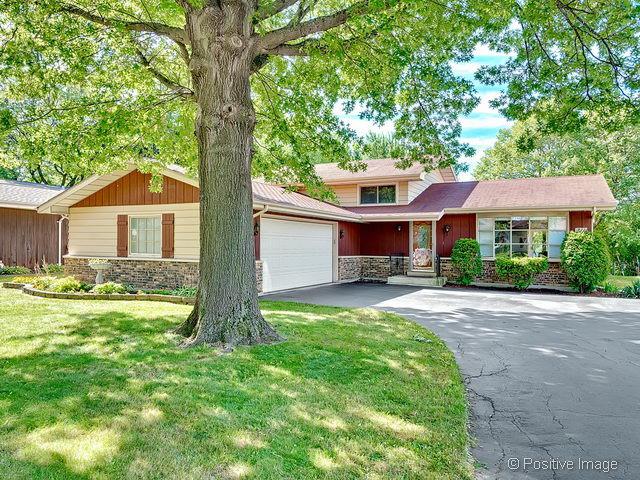 211 Robinson Ln., Westmont, IL 60559