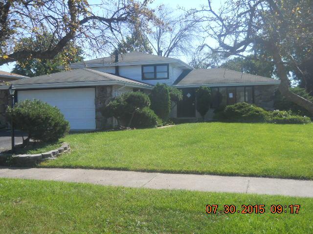 10613 S Michael Dr., Palos Hills, IL 60465