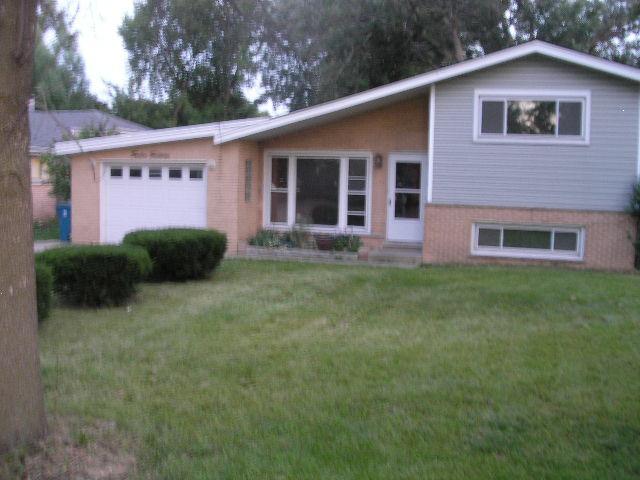 1214 Stoneham St., Bensenville, IL 60106