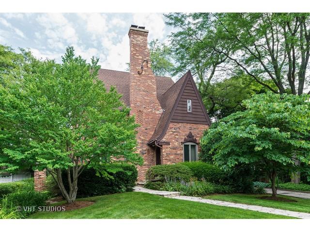26 Briar Rd., Golf, IL 60029