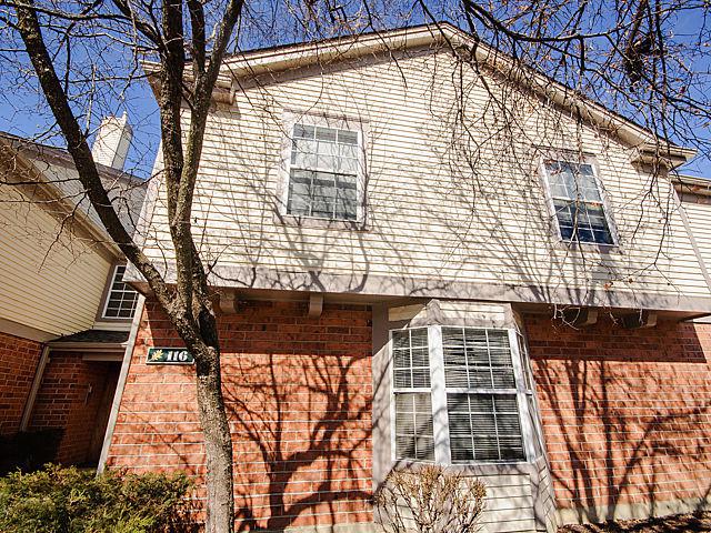 116 White Oak Ct. #6, Schaumburg, IL 60195