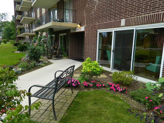 5300 Walnut Ave. #1D, Downers Grove, IL 60515