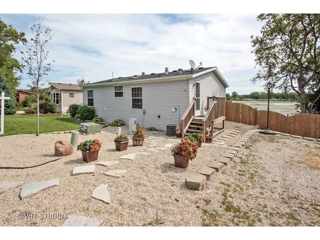 242 Misty Ridge, Lakemoor, IL 60050
