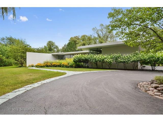 2747 Ridge Rd., Highland Park, IL 60035