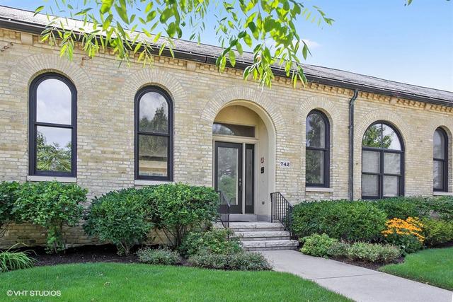 742 Lyster Rd., Highwood, IL 60040