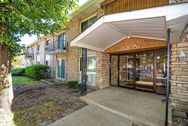 9205 Bumble Bee Dr. #1B, Des Plaines, IL 60016