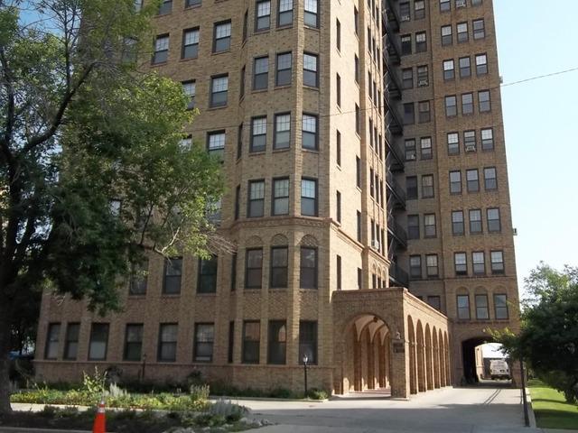 7321 S South Shore Dr. #8E, Chicago, IL 60649