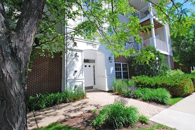 3317 Stratford Ct. #1B, Lake Bluff, IL 60044