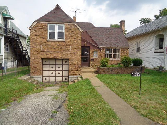1205 S 3rd Ave., Maywood, IL 60153