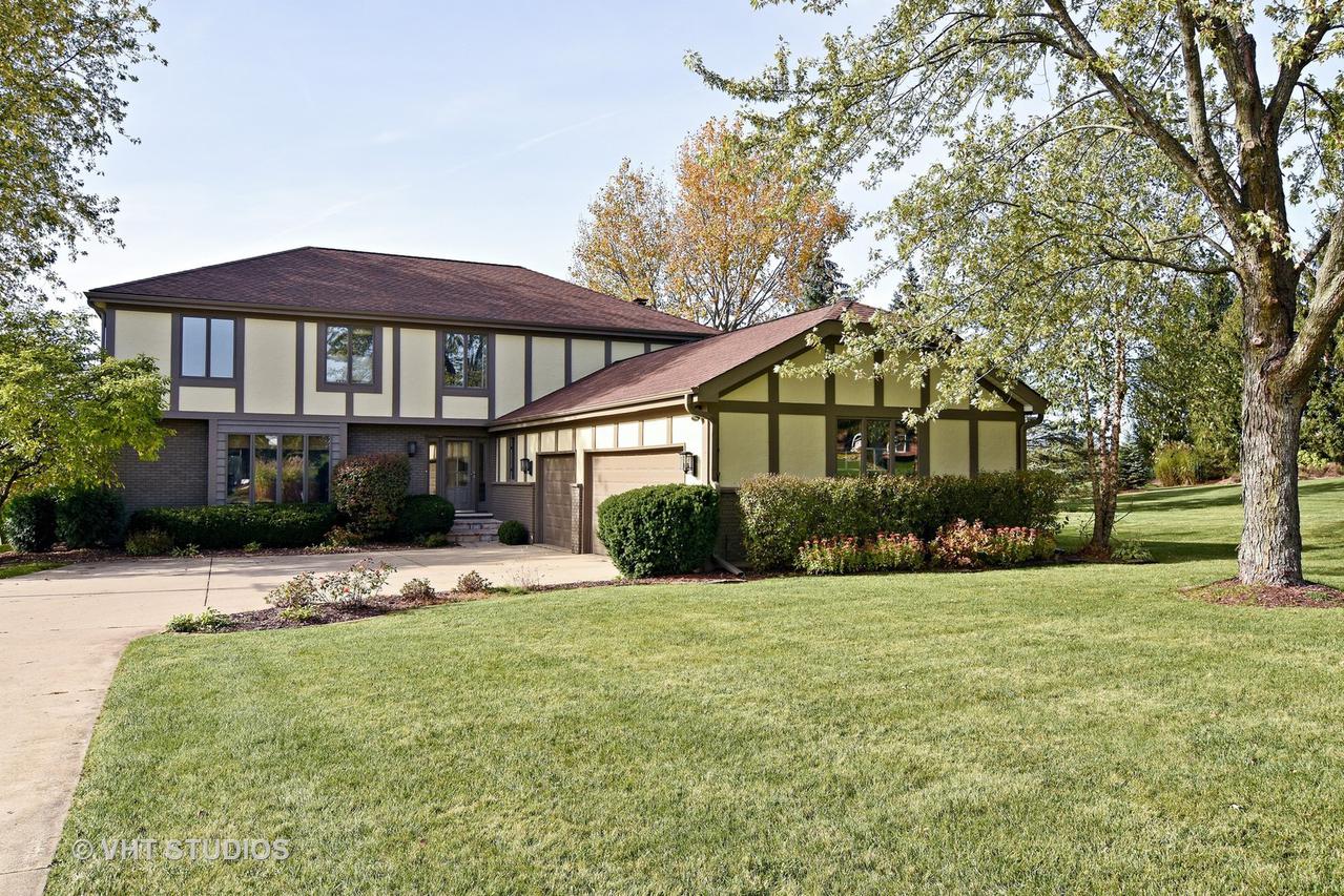 25688 N Somerset Ct., Hawthorn Woods, IL 60047