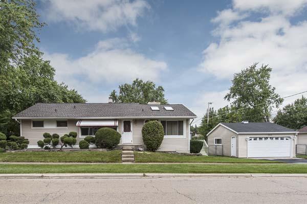 840 Crystal St., Mundelein, IL 60060