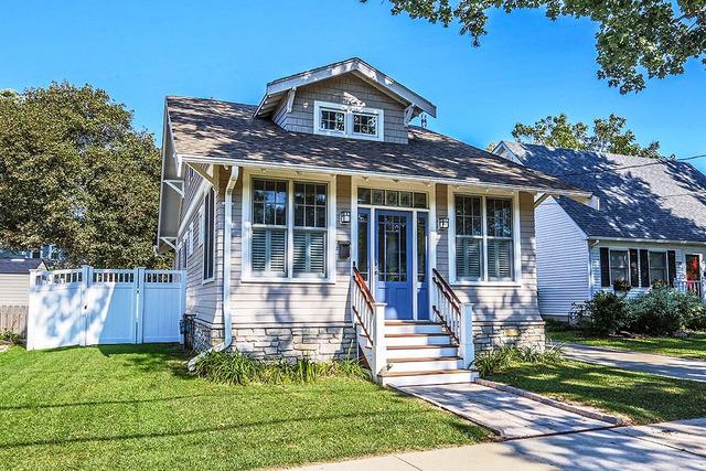 704 South Ave., St. Charles, IL 60174