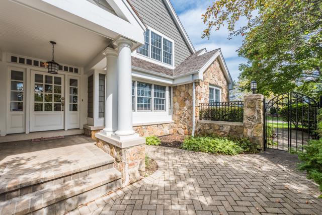 100 Clubhouse Dr., North Barrington, IL 60010