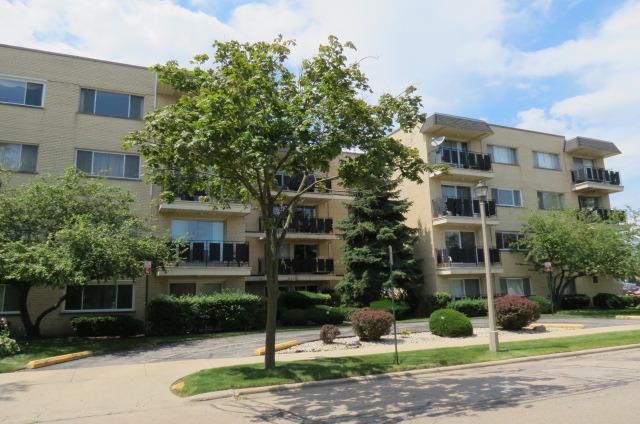 8230 Elmwood Ave. #208, Skokie, IL 60077