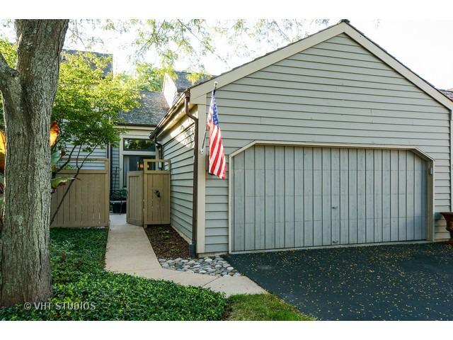 237 N Bay Ct., Lake Barrington, IL 60010