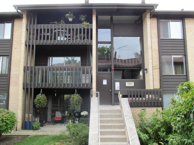 6165 Knoll Wood Rd. #202, Willowbrook, IL 60527