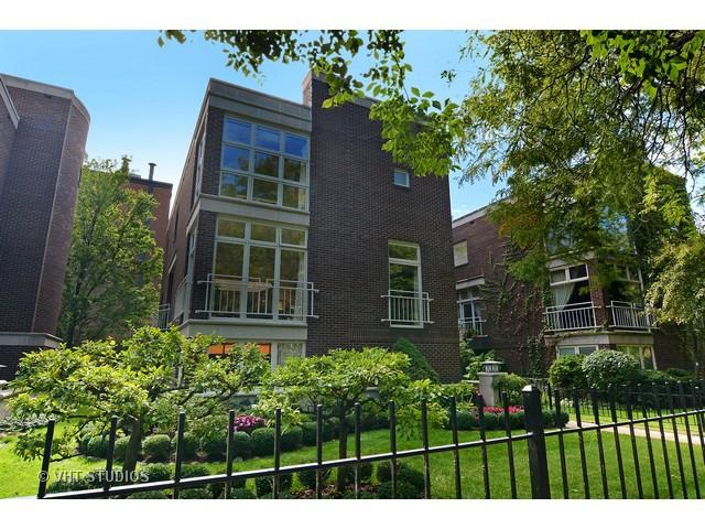 811 W Castlewood Ter., Chicago, IL 60640