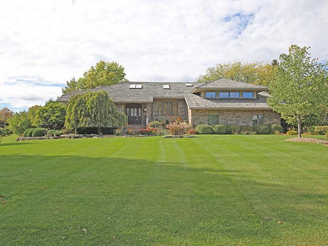 3N530 Hickory Knoll Ln., West Chicago, IL 60185