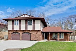 219 Southwick Ln., Schaumburg, IL 60173