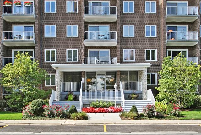 900 Center St. #3A, Des Plaines, IL 60016
