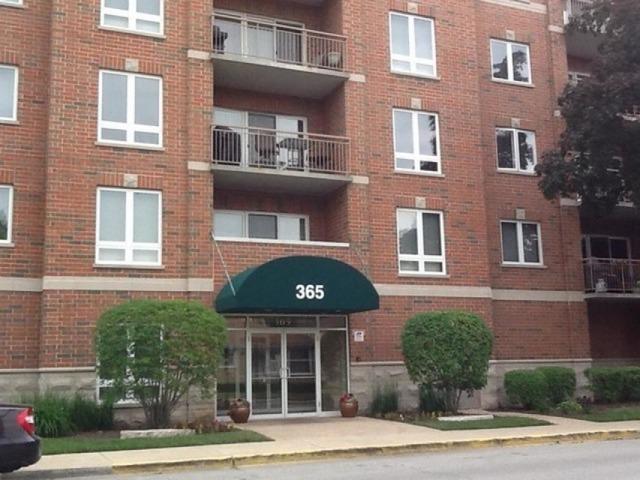 365 Graceland Ave. #402, Des Plaines, IL 60016