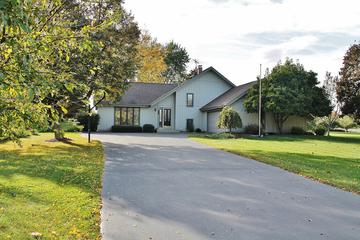 6129 Hidden Oak Dr., Crystal Lake, IL 60012