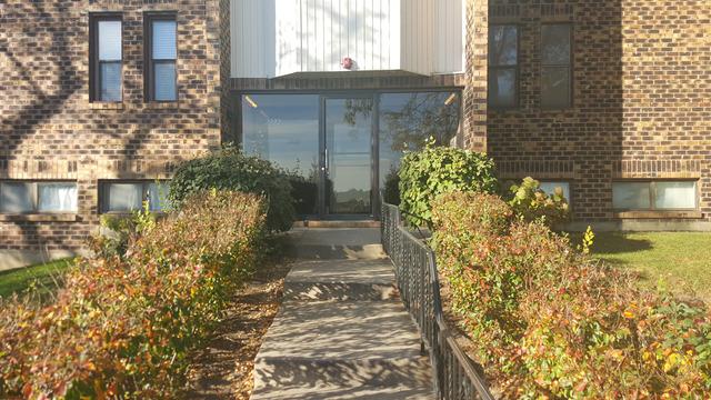 2222 Country Club Dr. #14, Woodridge, IL 60517