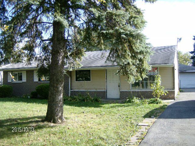 105 Edgehill Dr., Bolingbrook, IL 60440