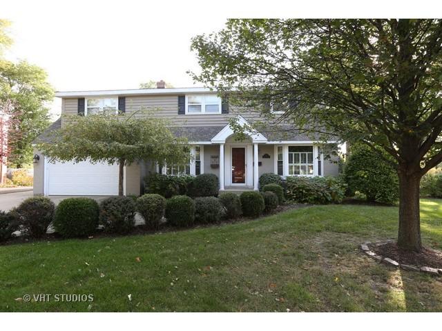 33 Iroquois Dr., Clarendon Hills, IL 60514
