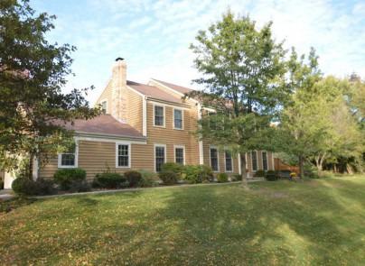 1611 Stonebridge Tr., Wheaton, IL 60189