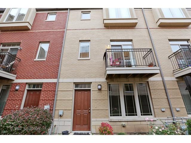 922 Warren Ave. #205, Downers Grove, IL 60515